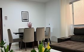 Apartamentos CENTRO, 2 e 3 quartos com ar condicionado!